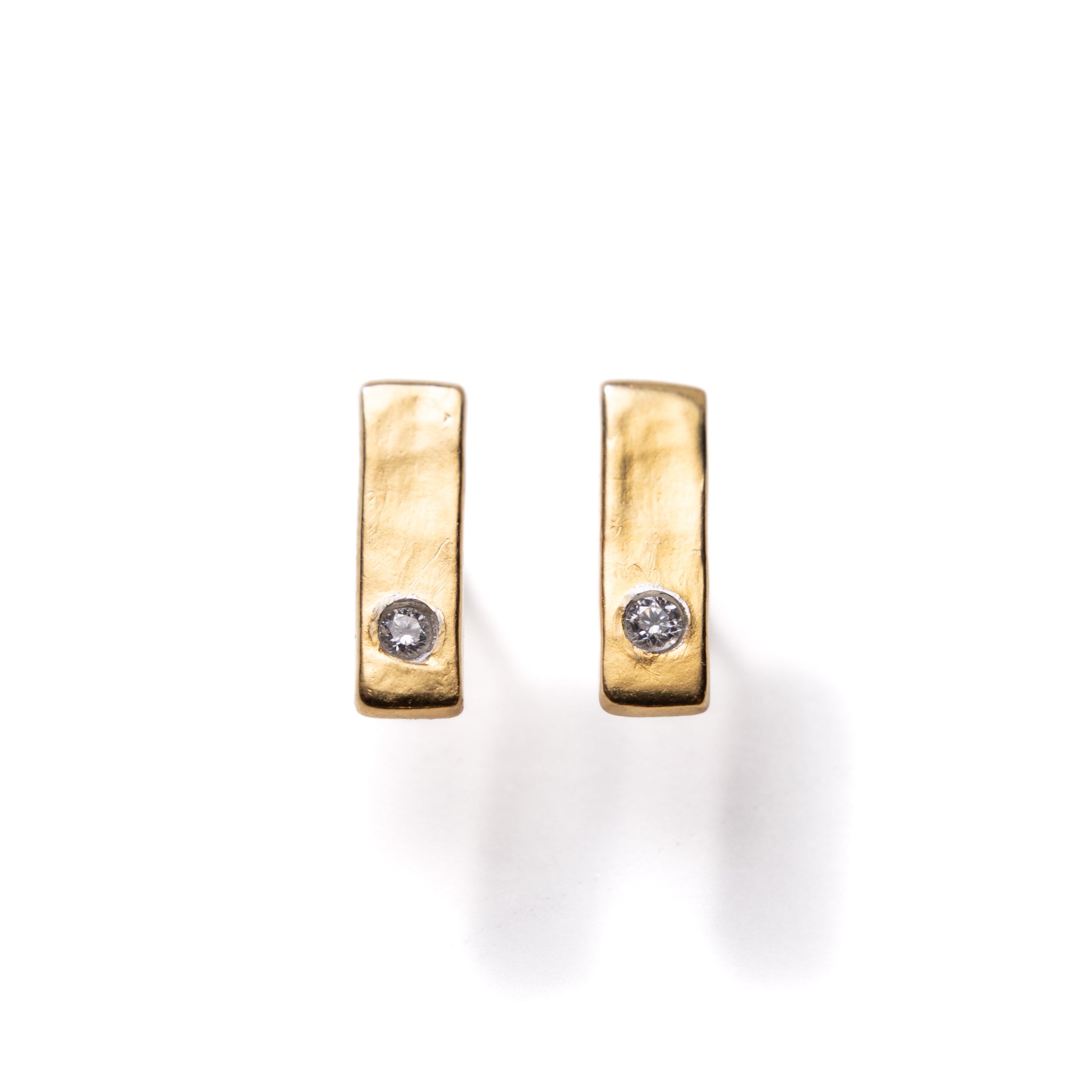 Bar with Diamond Stud