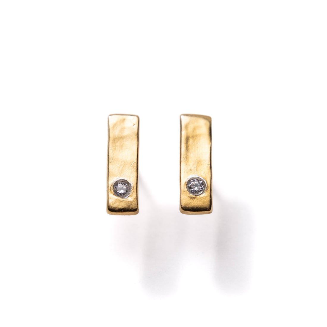 Bar with Diamond Stud